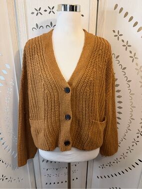 Cozy Women's Chunky Cardigan Sweater - Camel
